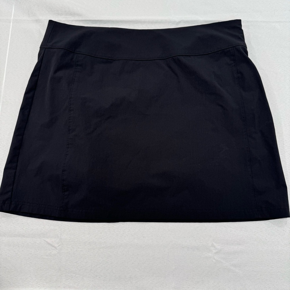 Ascend skort black size 10 with side zip